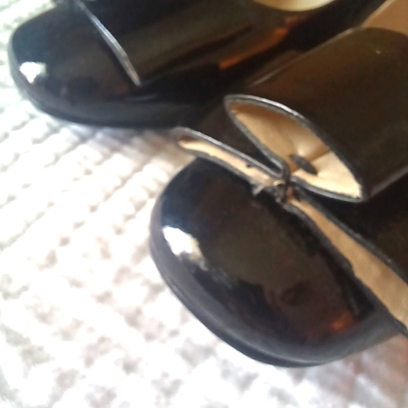 Kelsi Dagger Elegant Shiny Bow Black Block Heels - Picture 4 of 9